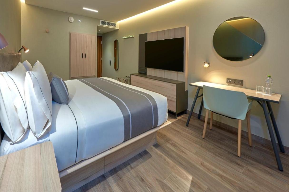 City Express Plus By Marriott Guadalajara Providencia Exterior foto
